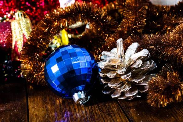 Decorações Natal Prancha Madeira Conceito Natal Bolas Natal Coloridas — Fotografia de Stock