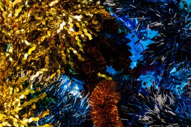 Noel süsleri. Noel konsepti. Renkli çelenkler.