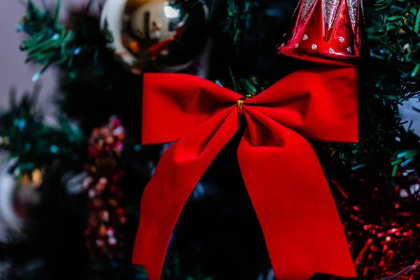 Decorações Natal Contra Fundo Desfocado Fita Vermelha Christamas — Fotografia de Stock