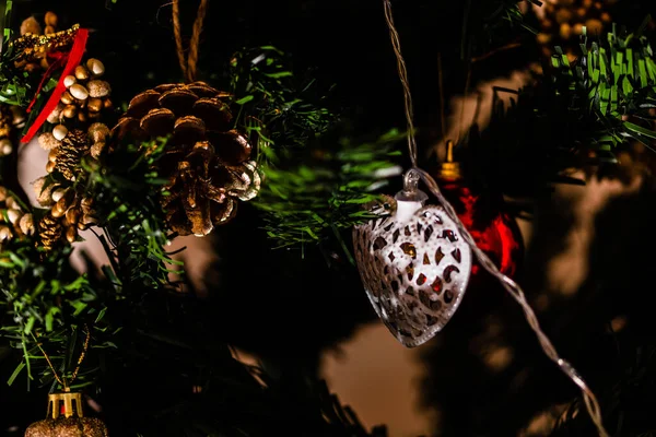 Φωτογραφία Χριστουγεννιάτικης Διακόσμησης Χριστουγεννιάτικα Μπαλάκια Πολύχρωμα Διακοσμητικά — Φωτογραφία Αρχείου