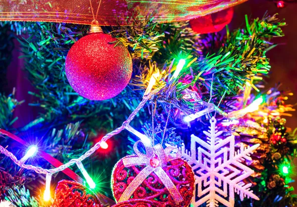 Decorazioni Appese Natale Abete Albero Natale Decorato Ramo Abete Con — Foto Stock