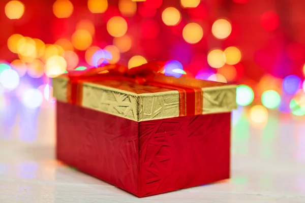 Caixa Presente Natal Foto Perto Composição Natal Luzes Embaçadas Fundo — Fotografia de Stock