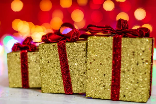 Glitterige Kerstcadeaus Kerst Decoraties Wazig Licht Achtergrond — Stockfoto