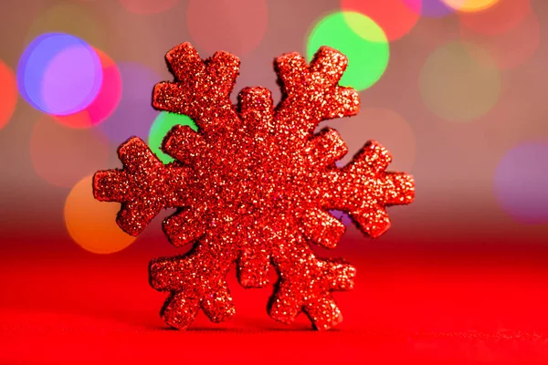 Décoration Pailletée Rouge Dans Une Composition Colorée Noël Isolée Sur — Photo