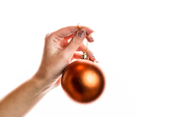 Handhaltung Die Das Geben Oder Empfangen Von Christbaumschmuck Auf Weißem — Stockfoto