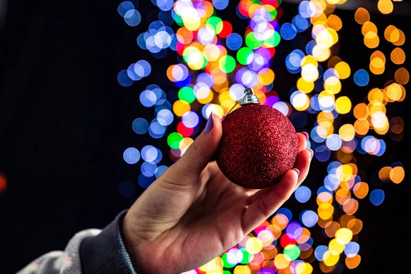 Arka Planda Bulanık Işıklarla Izole Edilmiş Noel Süslemeleri Aralık Sezonu — Stok fotoğraf