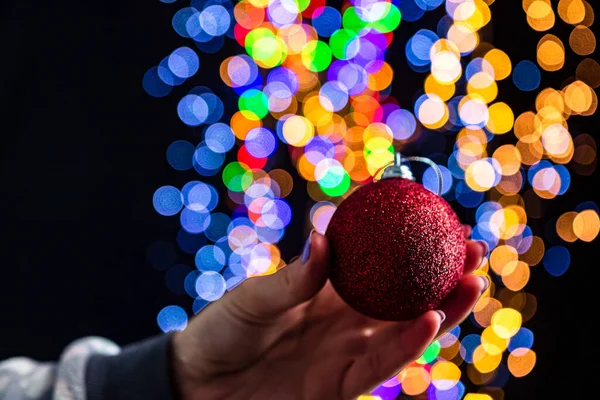 Arka Planda Bulanık Işıklarla Izole Edilmiş Noel Süslemeleri Aralık Sezonu — Stok fotoğraf