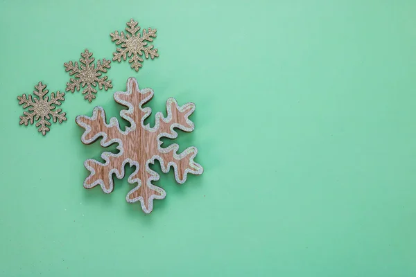 Glitterachtige Sneeuwvlokken Decoraties Een Kerstcompositie Top Weergave Met Kopieerruimte Voor — Stockfoto