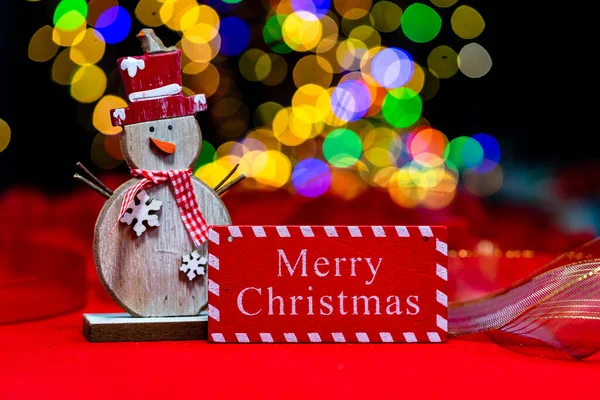 Noel süslemeleri, Noel ve yeni yıl tatilleri arka plan, Noel süsleri ve bulanık ışıklar ile kış sezonu