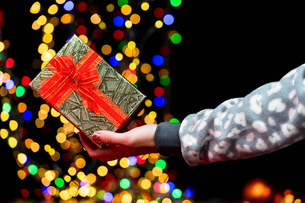 Mãos Mulher Seguram Decoração Natal Natal Feriados Ano Novo Fundo — Fotografia de Stock