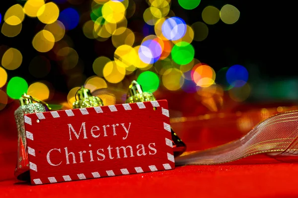 Noel süslemeleri, Noel ve yeni yıl tatilleri arka plan, Noel süsleri ve bulanık ışıklar ile kış sezonu