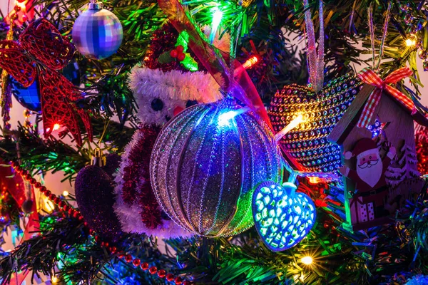 Kerstversiering Kerstboom Met Kerstverlichting — Stockfoto