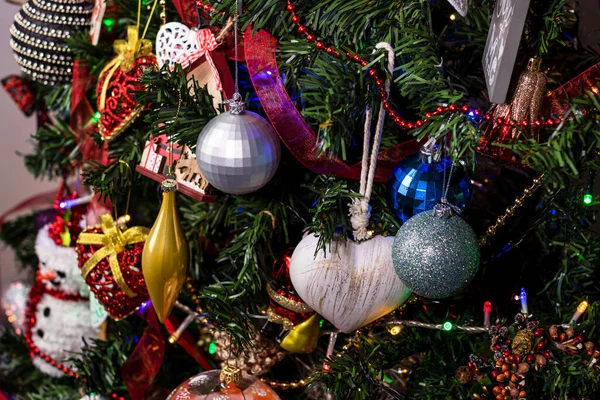 Belos Enfeites Natal Decorações Penduradas Árvore Natal — Fotografia de Stock