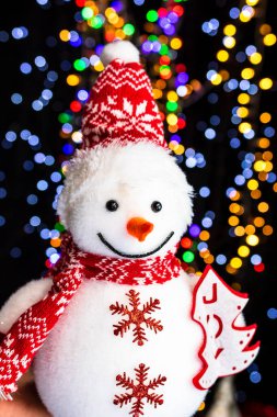 Bokeh lambalarına karşı Noel süslemesi yapmak