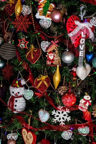 Hermosos Adornos Navidad Decoraciones Colgando Árbol Navidad —  Fotos de Stock