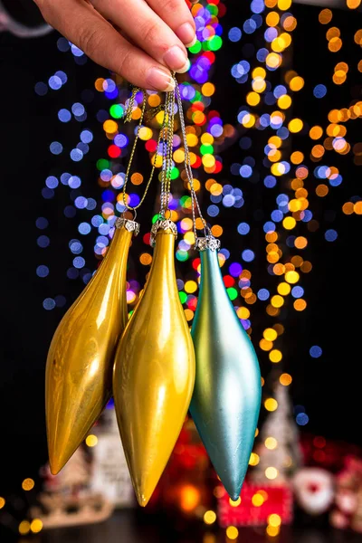 Bokeh Lambalarına Karşı Noel Süslemesi Yapmak — Stok fotoğraf