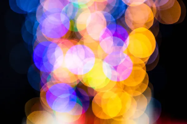 Hålla Jul Dekoration Mot Bokeh Ljus Bakgrund — Stockfoto