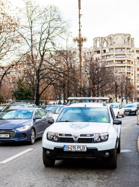 Romanya 'nın başkenti Bükreş' te sabah ve akşam araba trafiği, kirlilik, trafik sıkışıklığı