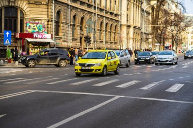 Romanya 'nın başkenti Bükreş' te sabah ve akşam araba trafiği, kirlilik, trafik sıkışıklığı