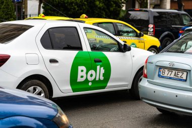 Romanya 'nın başkenti Bükreş' te sabah ve akşam araba trafiği, kirlilik, trafik sıkışıklığı