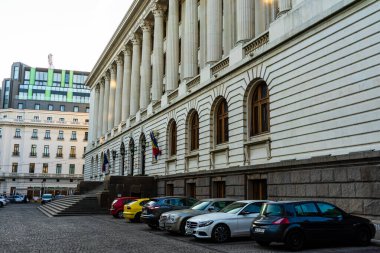 Romanya 'nın başkenti Bükreş' te sabah ve akşam araba trafiği, kirlilik, trafik sıkışıklığı