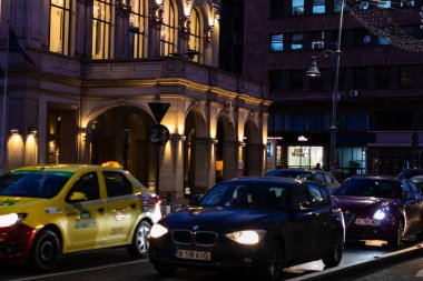 Romanya 'nın başkenti Bükreş' te sabah ve akşam araba trafiği, kirlilik, trafik sıkışıklığı