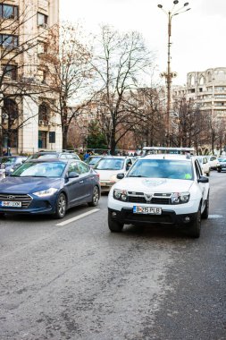 Romanya 'nın başkenti Bükreş' te sabah ve akşam araba trafiği, kirlilik, trafik sıkışıklığı