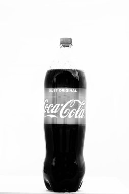 Klasik Coca-Cola kutusu. Bükreş, Romanya, 2022