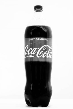 Klasik Coca-Cola kutusu. Bükreş, Romanya, 2022