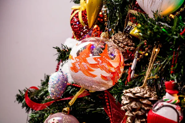 Colgando Decoraciones Adornos Navidad Árbol Navidad —  Fotos de Stock
