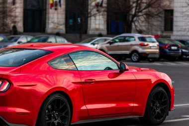 Bükreş, Romanya - CIRCA 2022: Trafik yoğun, hava kirliliği.