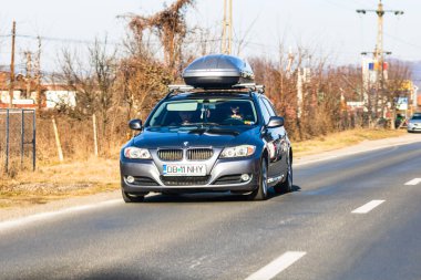 Bükreş, Romanya - CIRCA 2022: Trafik yoğun, hava kirliliği.