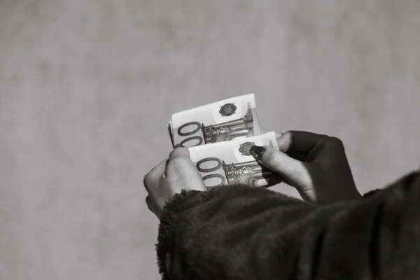 Mão Couting Segurando Mostrando Euro Dinheiro Dando Dinheiro Conceito Moeda — Fotografia de Stock