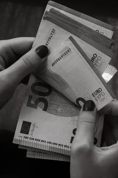 Mujer Contando Dinero Contando Euro Cerca — Foto de Stock
