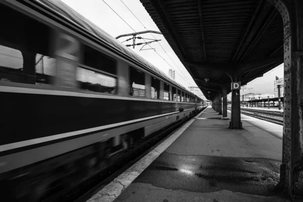Vlak Bukurešti Severní Nádraží Gara Nord Bukurešť Rumunsko 2022 — Stock fotografie