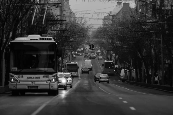 車の交通 交通渋滞都市ブカレスト ルーマニア 2022年 — ストック写真