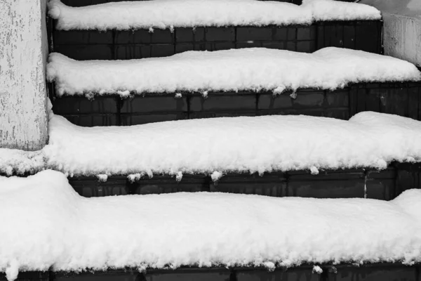 Neve Perfettamente Sagomata Sulle Scale Scale Coperte Neve — Foto Stock