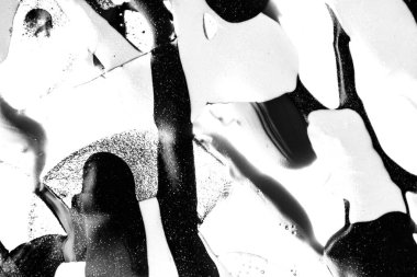 Su yüzeyinde yağ damlaları ve dalgaları olan soyut renkli arkaplan. Soyut arkaplan kavramı