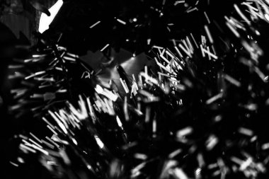 Noel süsleri ve bulanık ışıklar.