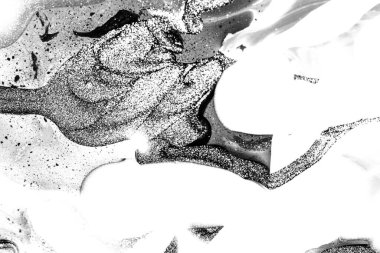 Su yüzeyinde yağ damlaları ve dalgaları olan soyut arkaplan