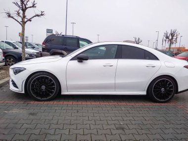 Romanya 'nın başkenti Bükreş' te sabah ve akşam araba trafiği, kirlilik, trafik sıkışıklığı