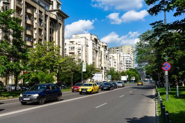 Romanya 'nın başkenti Bükreş' te sabah ve akşam araba trafiği, kirlilik, trafik sıkışıklığı