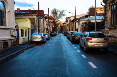 Romanya 'nın başkenti Bükreş' te sabah ve akşam araba trafiği, kirlilik, trafik sıkışıklığı