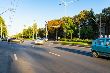 Romanya 'nın başkenti Bükreş' te sabah ve akşam araba trafiği, kirlilik, trafik sıkışıklığı