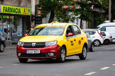 Romanya 'nın başkenti Bükreş' te sabah ve akşam araba trafiği, kirlilik, trafik sıkışıklığı