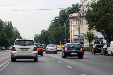 Romanya 'nın başkenti Bükreş' te sabah ve akşam araba trafiği, kirlilik, trafik sıkışıklığı