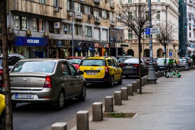 Romanya 'nın başkenti Bükreş' te sabah ve akşam araba trafiği, kirlilik, trafik sıkışıklığı
