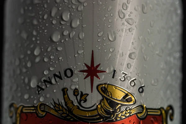 Gocce Acqua Condensazione Sulla Birra Stella Artois Possono Isolato Sul — Foto Stock