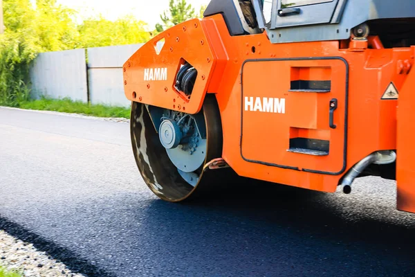 Workers Asphalting Machines Construction Asphalting New Road Bucharest Romania 2022 — Stok fotoğraf