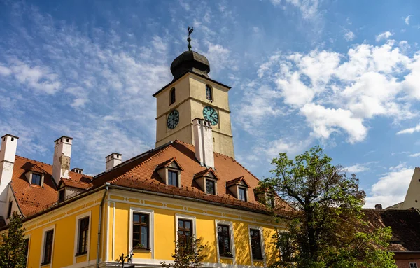 Eski Sibiu, Romanya 'da 2022' de dolaşan halk ve turistler